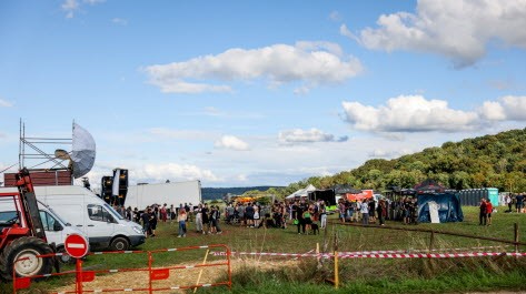environ-2-000-personnes-ont-participe-a-cette-rave-party-photo-jean-baptiste-bornier-1693232778.jpg